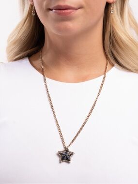 NWT Necklace w/ Black Star Pendant w/ Earrings